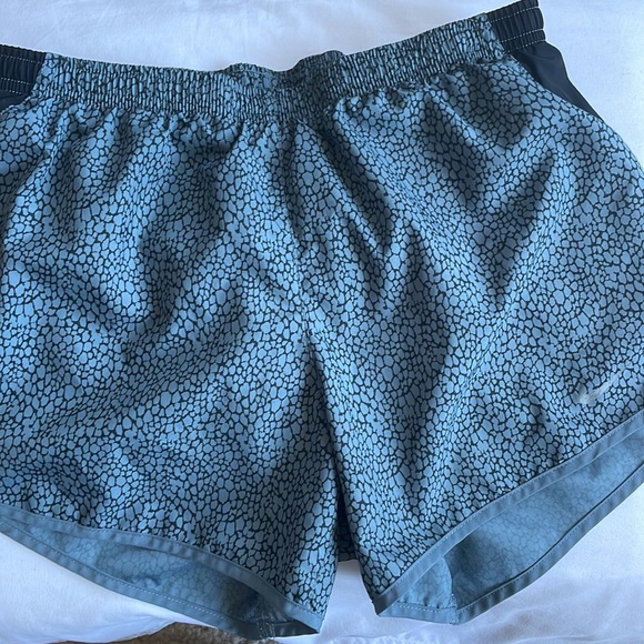 Grey Nike shorts - Picture 8 of 10